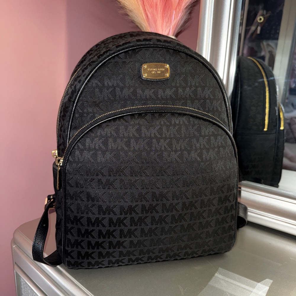 🚨 NEW 🚨 Michael Kors Black Backpack